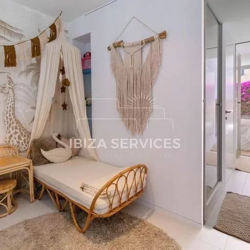 Twee slaapkamer appartement te koop in Patio Blanca, Marina Botafoch.