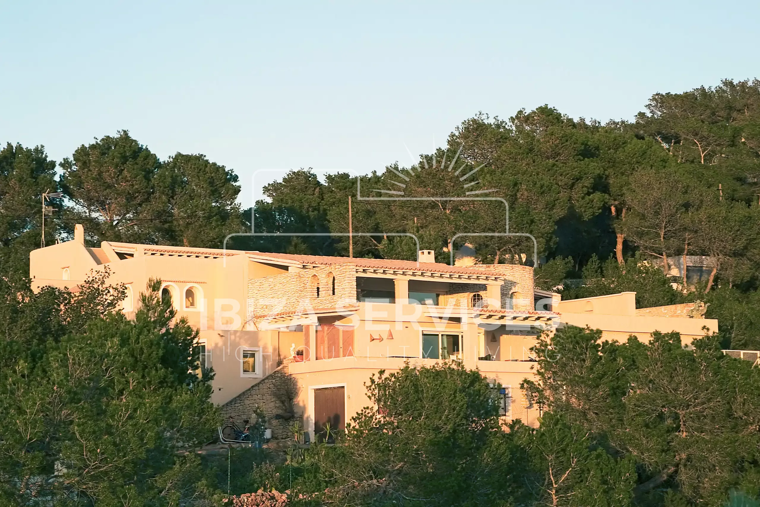 Enchanting Villa mit großem Pool und herrlichen Meer- und Sonnenuntergangsblicken zum Verkauf