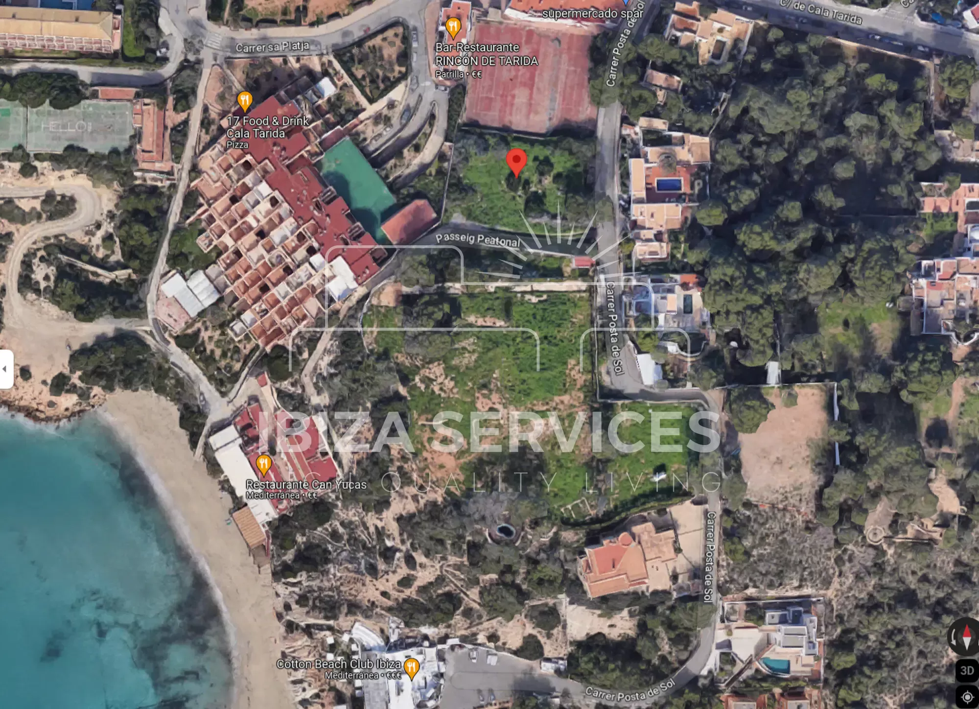 Cala Tarida, Grundstück zum Verkauf mit Projekt und direktem Zugang zum Strand