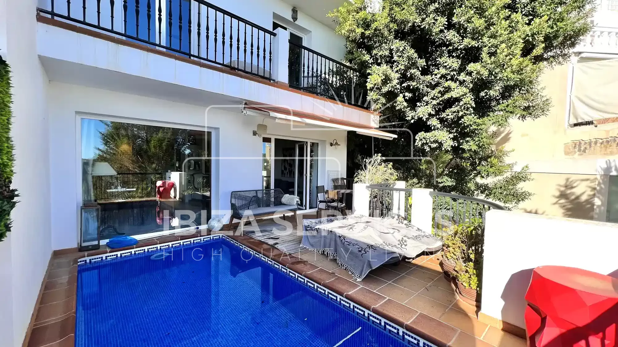 Can Furnet piso de 2 dormitorios con piscina privada y vistas al mar en venta
