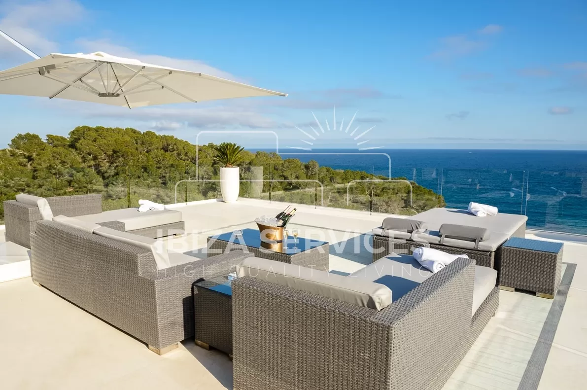 Stunning Seven Bedrooms Villa in Cap Martinet Available for Sale
