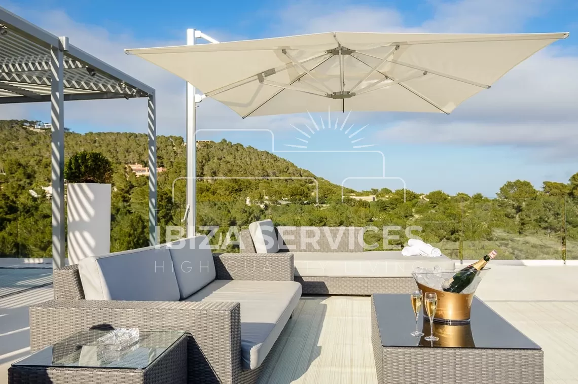 Stunning Seven Bedrooms Villa in Cap Martinet Available for Sale