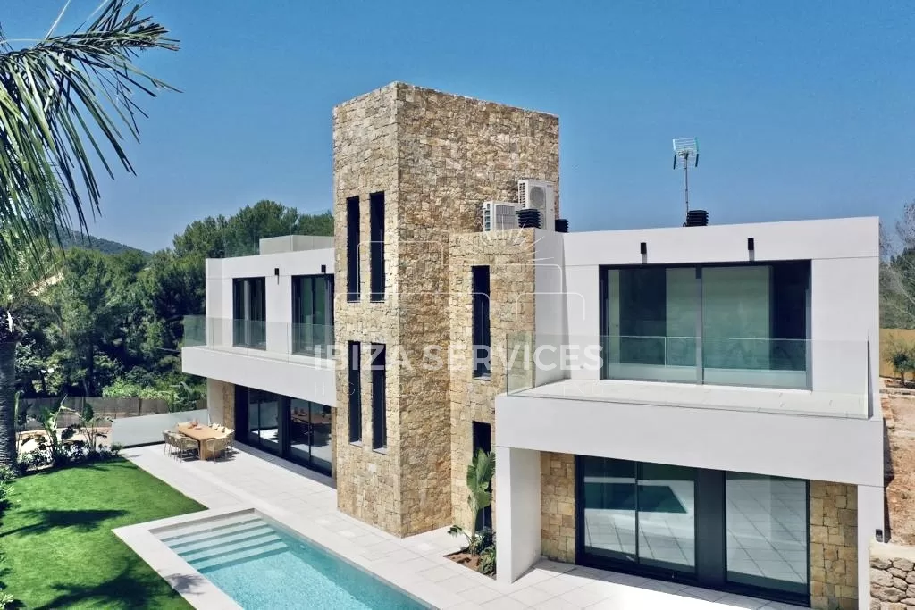 Prestigieuze luxe villa in Roca Llisa direct aan de golfbaan van Ibiza te koop