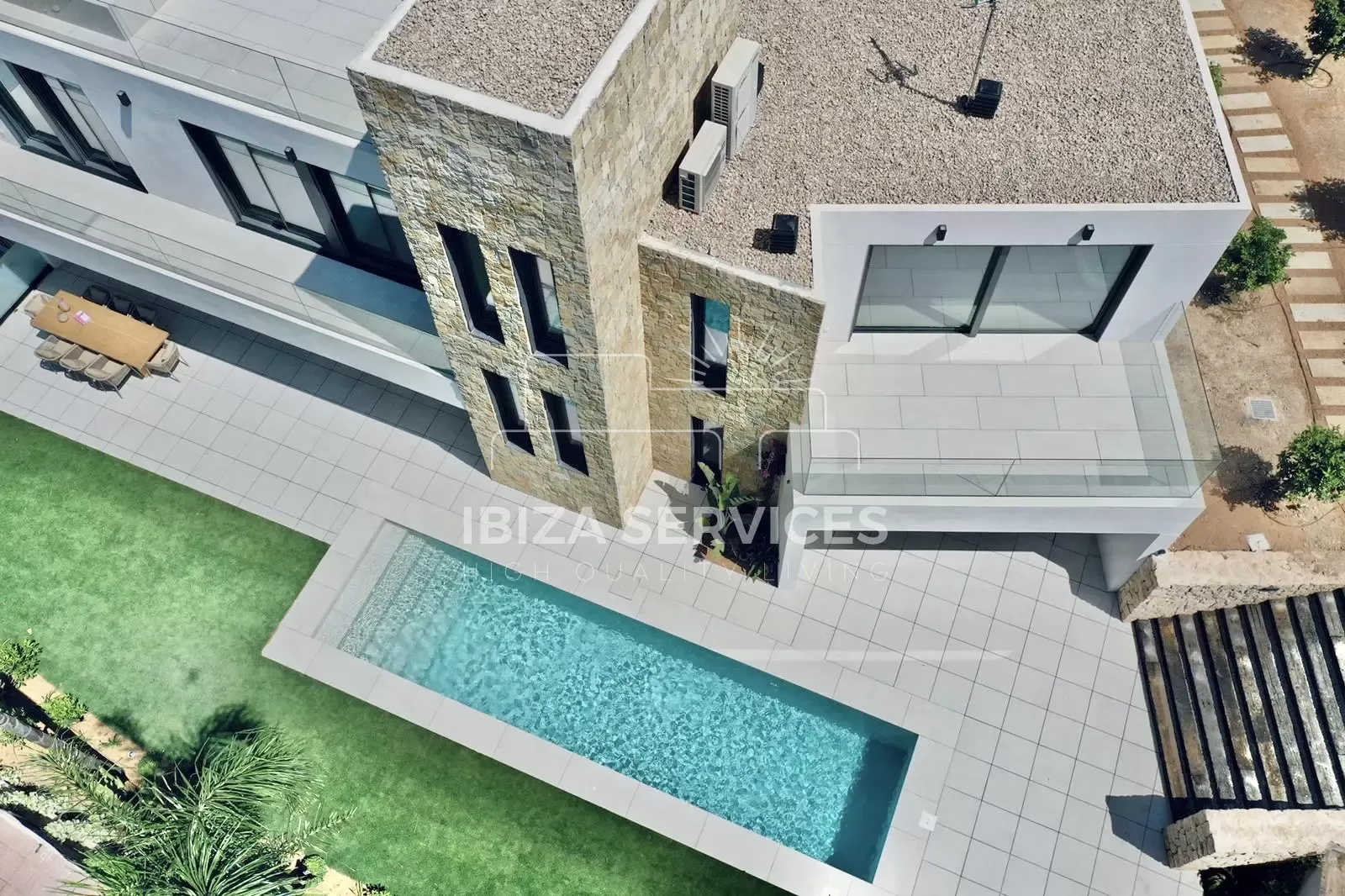 Prestigieuze luxe villa in Roca Llisa direct aan de golfbaan van Ibiza te koop