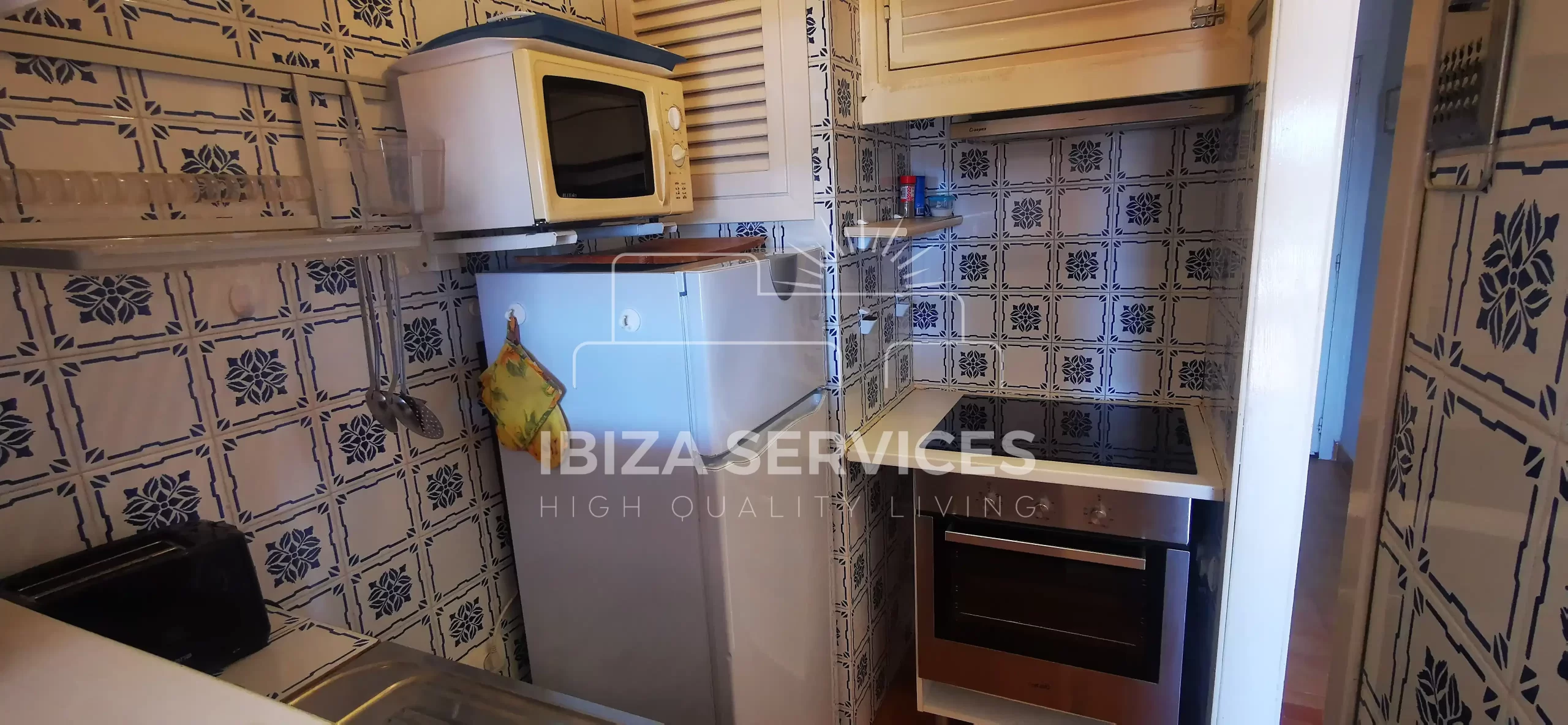 For Sale: Seaside holiday apartment in Cala Coral, Ibiza