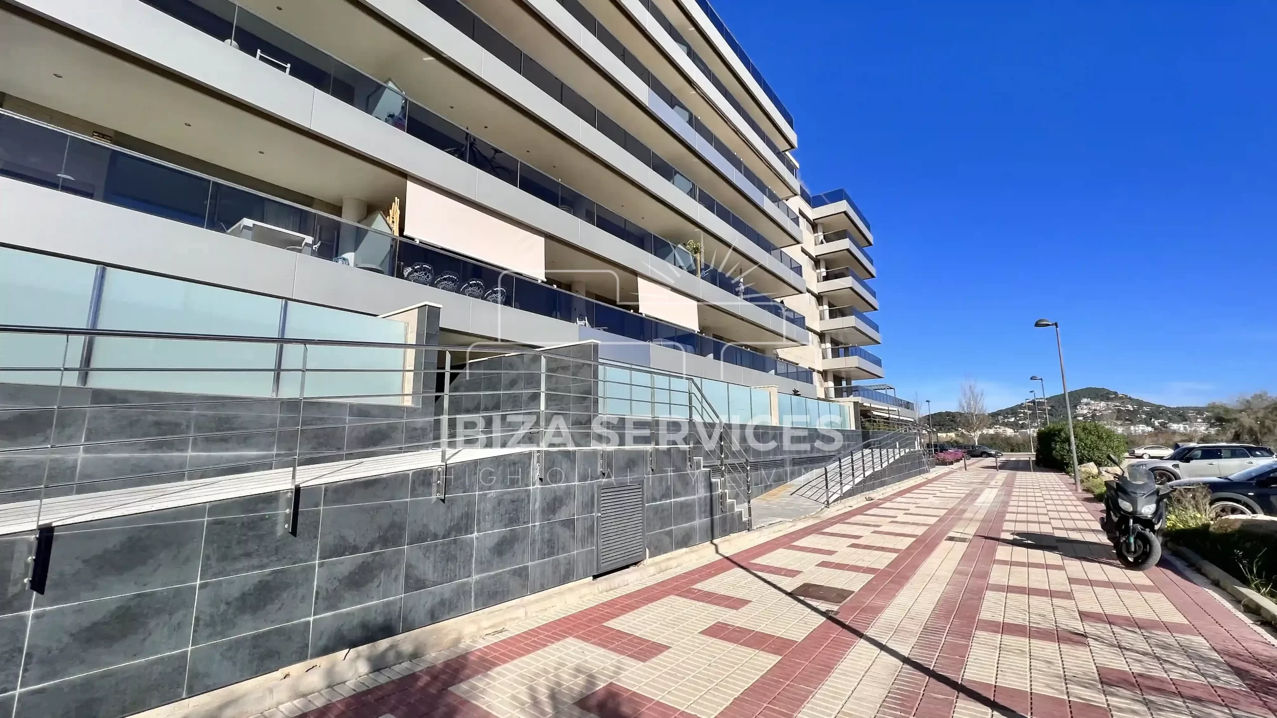 Luxus-Apartment mit sonniger Atmosphäre und Terrasse in Nueva Ibiza zu verkaufen