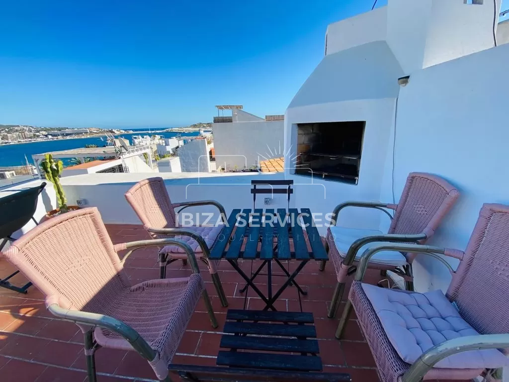 Triplex en venta con magnificas vistas al mar en el centro histórico de Ibiza