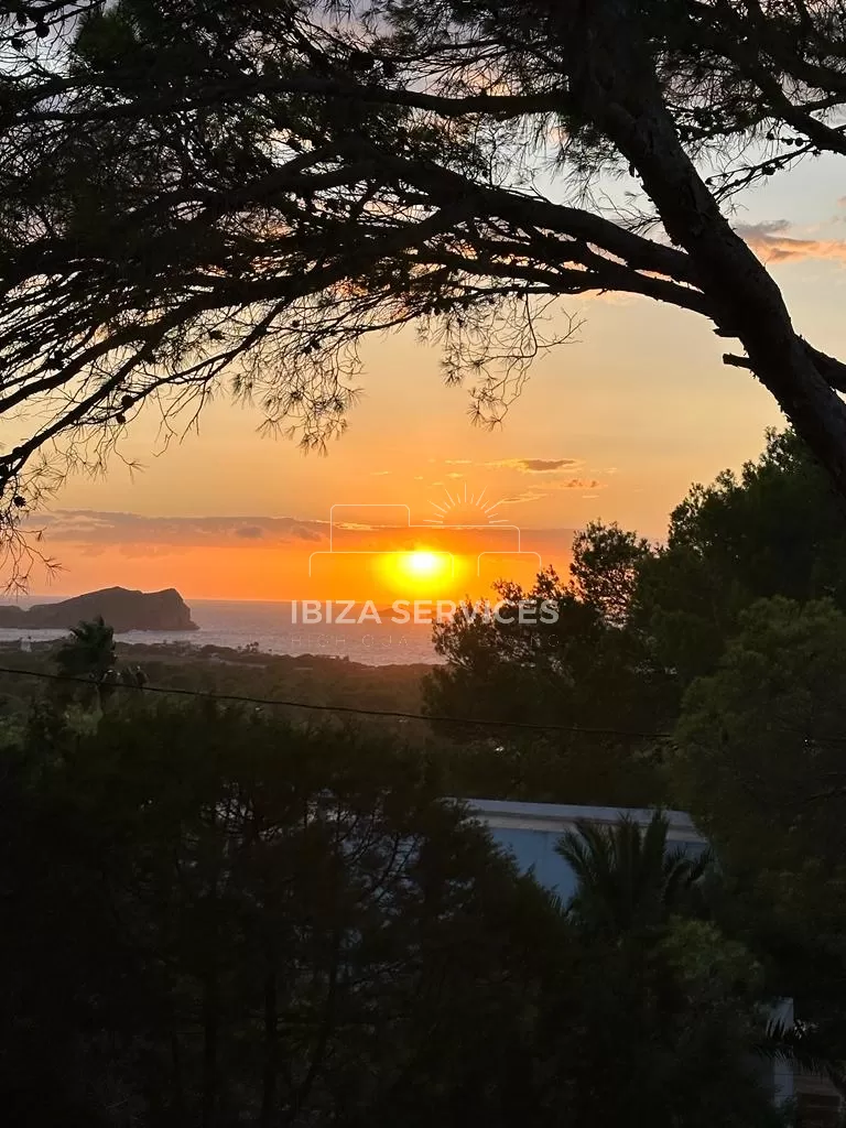 Jolie Villa à Louer pour l’Eté sur la Côte Ouest d’Ibiza (1 mois minimum).