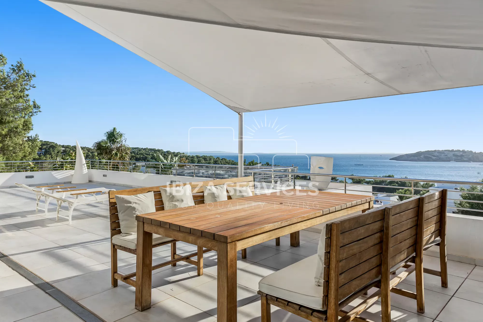 Exceptional Villa 5 bedrooms with stunning view in Cap Martinet.
