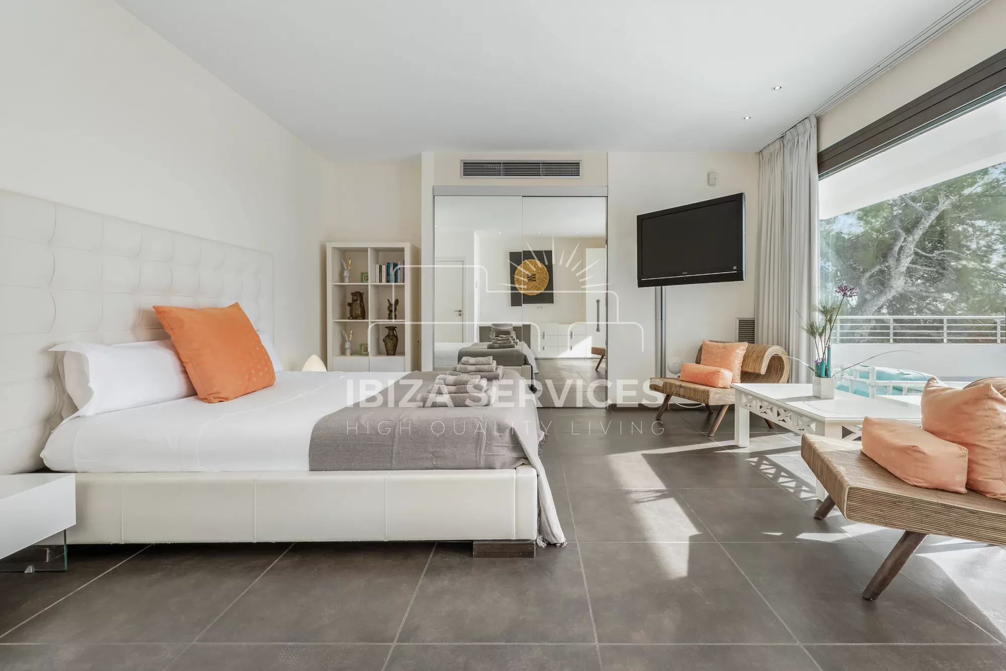 Prachtige 5 slaapkamer villa met fantastisch zicht op Cap Martinet