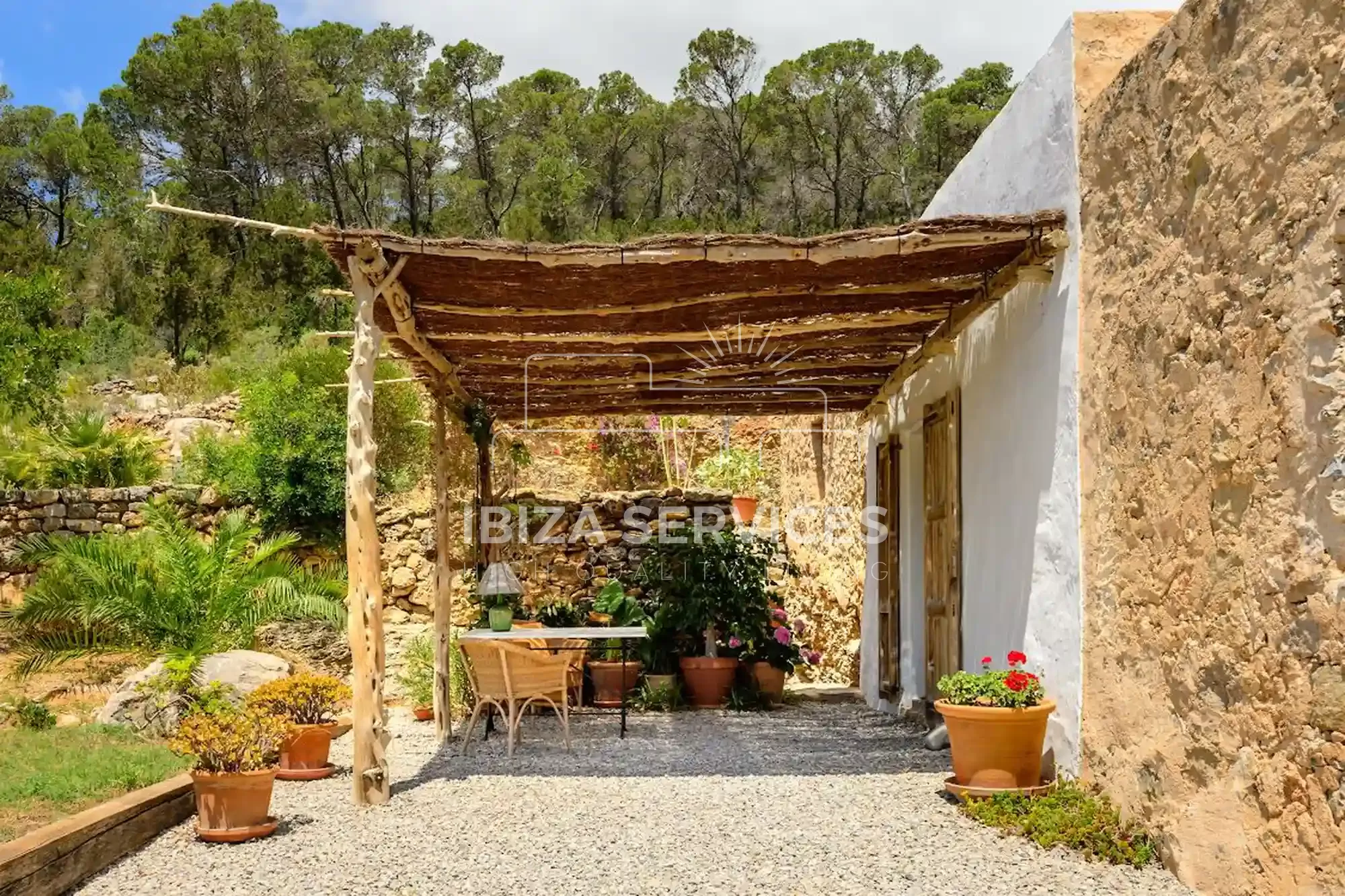 Charming finca with 2 bedrooms available for vacation rental in San Rafael