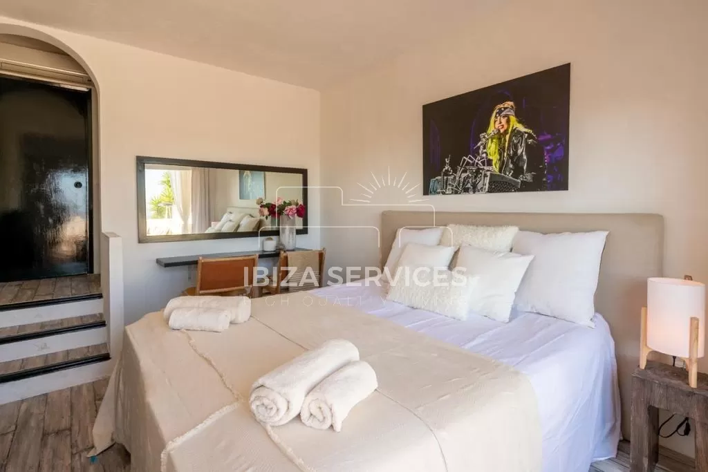 Villa Violeta 4 slaapkamer villa met een prachtig zicht op Ibiza stad