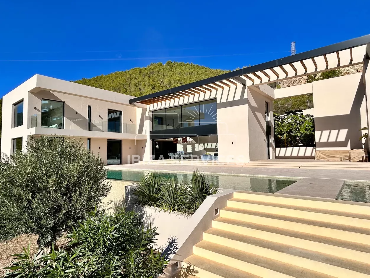 Völlig neu gebaute Villa auf Ibiza
