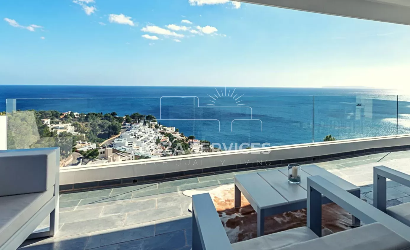 Villa moderna en Roca Llisa con impresionante vista al mar