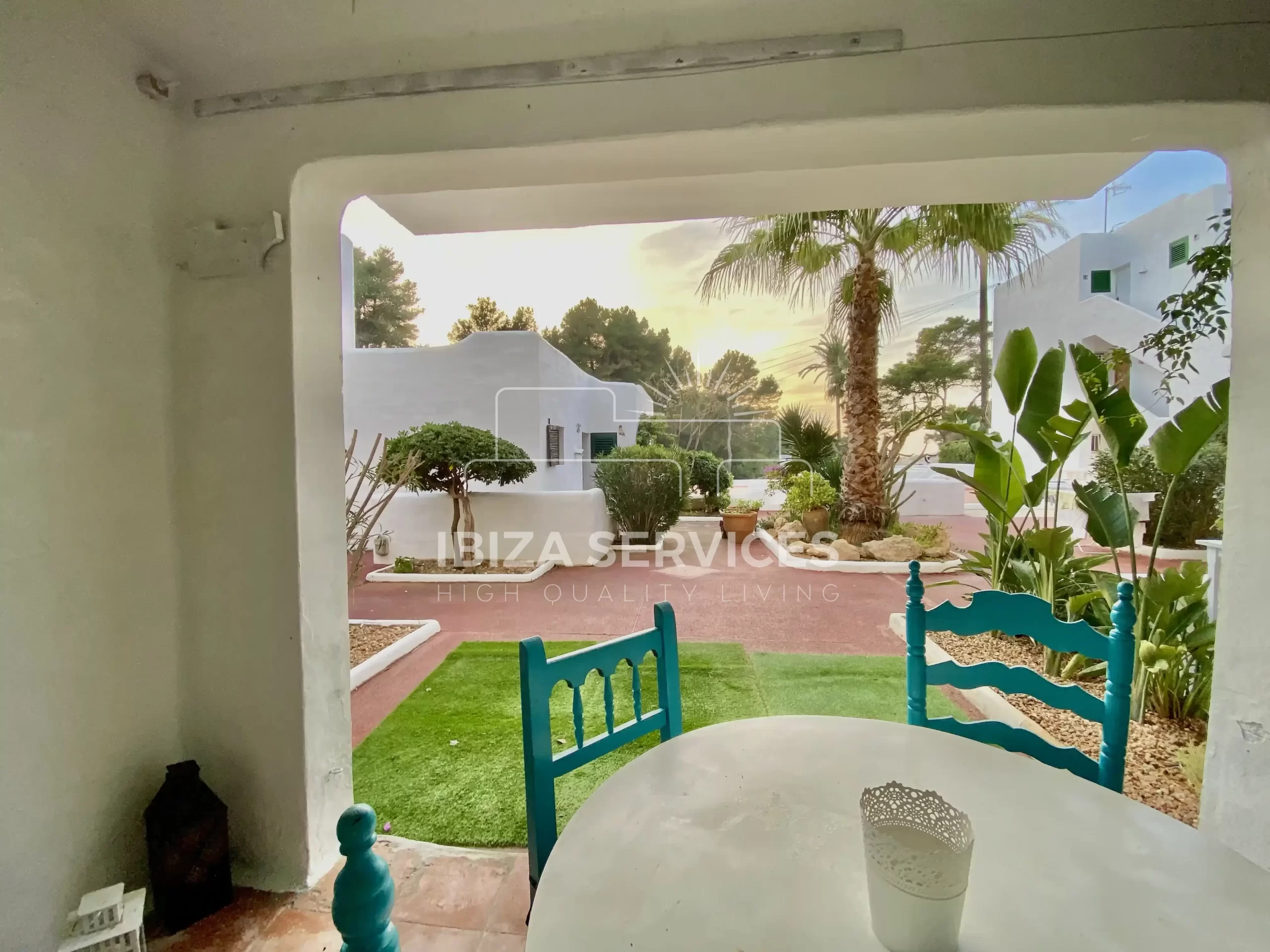 Cozy Seaside Apartment for Sale: Your Ideal Coastal Getaway