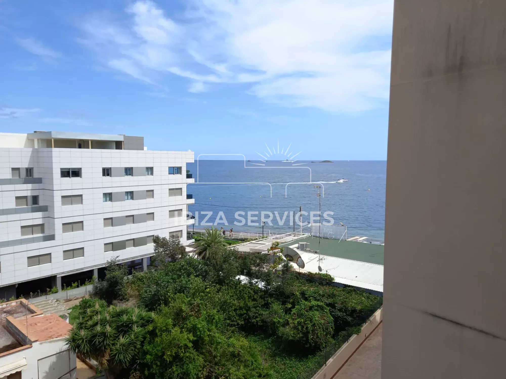 Koop een penthouse in de nabijgelegen Playa d’en Bossa met uitzicht op zee