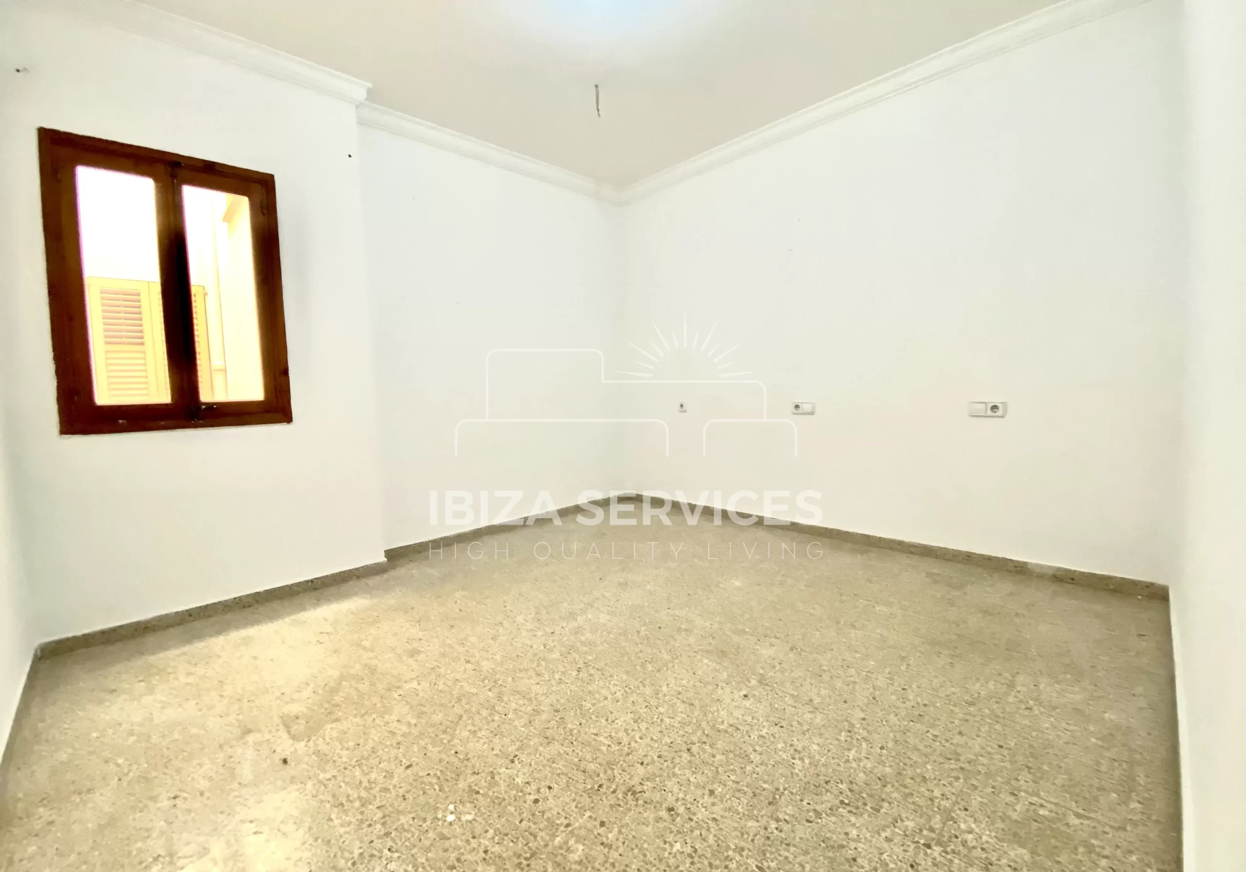 For sale 3 bedrooms apartment to renovate in Ibiza city