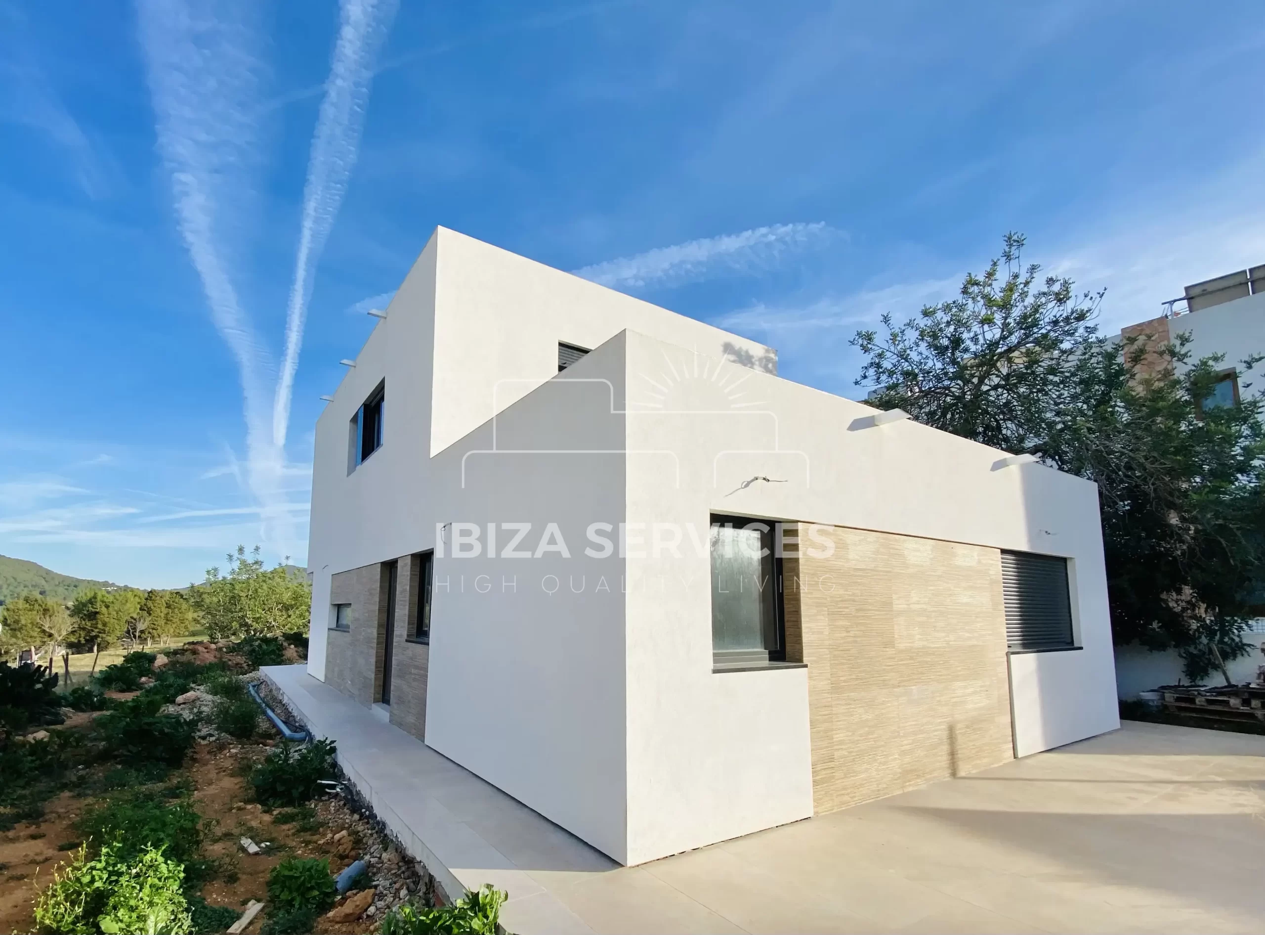Modern vrijstaand huis te koop in het hart van San Josep dorp