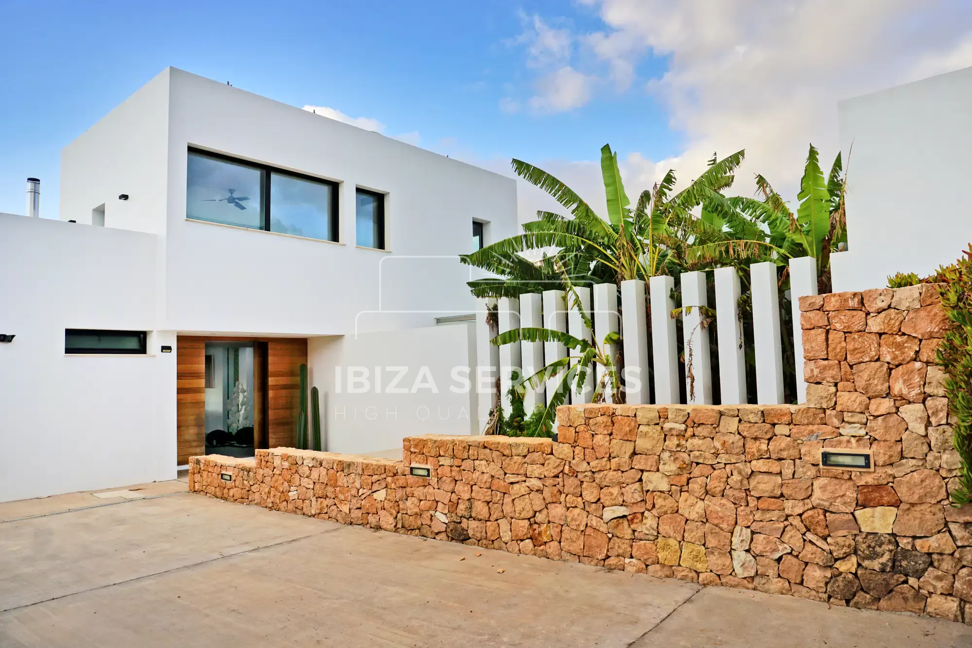 Kaufen Sie eine moderne Villa mit 6 Schlafzimmern auf Ibiza