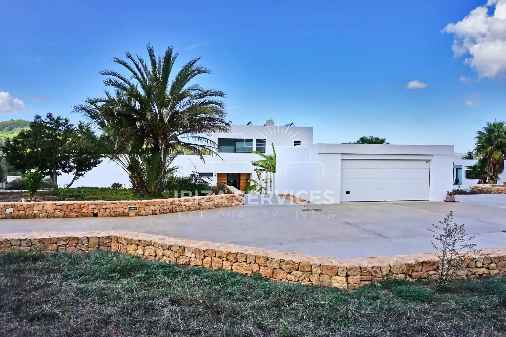 Kaufen Sie eine moderne Villa mit 6 Schlafzimmern auf Ibiza
