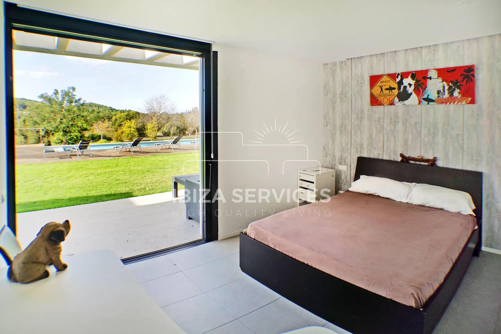 Acquista una moderna villa con 6 camere da letto a Ibiza