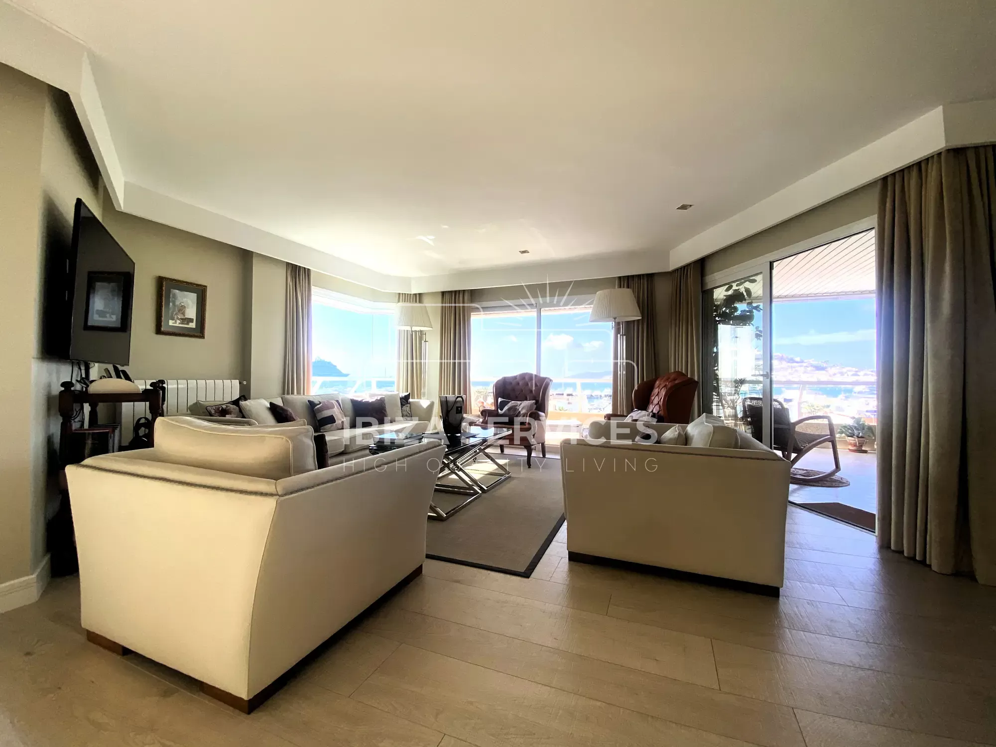Exclusive 5-Bedroom Apartment in Marina Botafoch for Sale