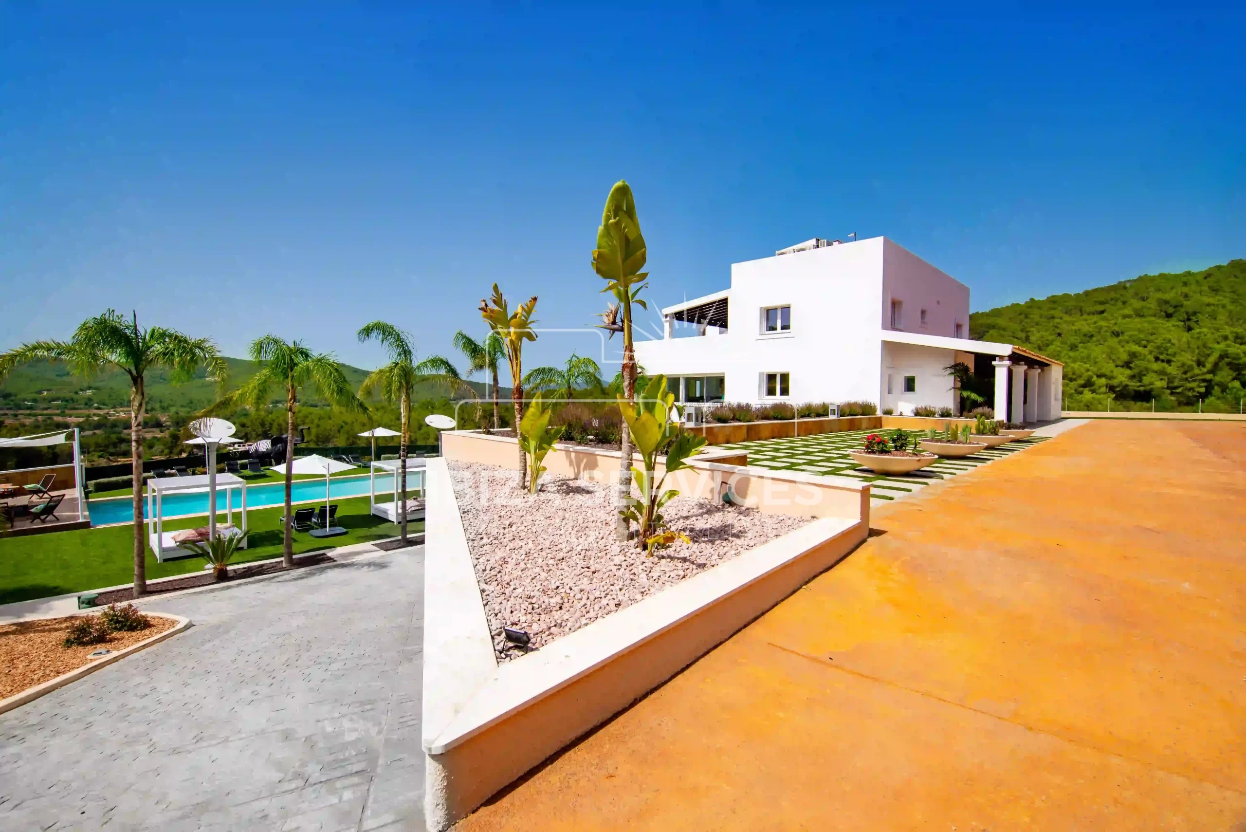 Espectacular Villa de 6 habitaciones con vistas al campo en Santa Eulalia: Alquiler vacacional excepcional.