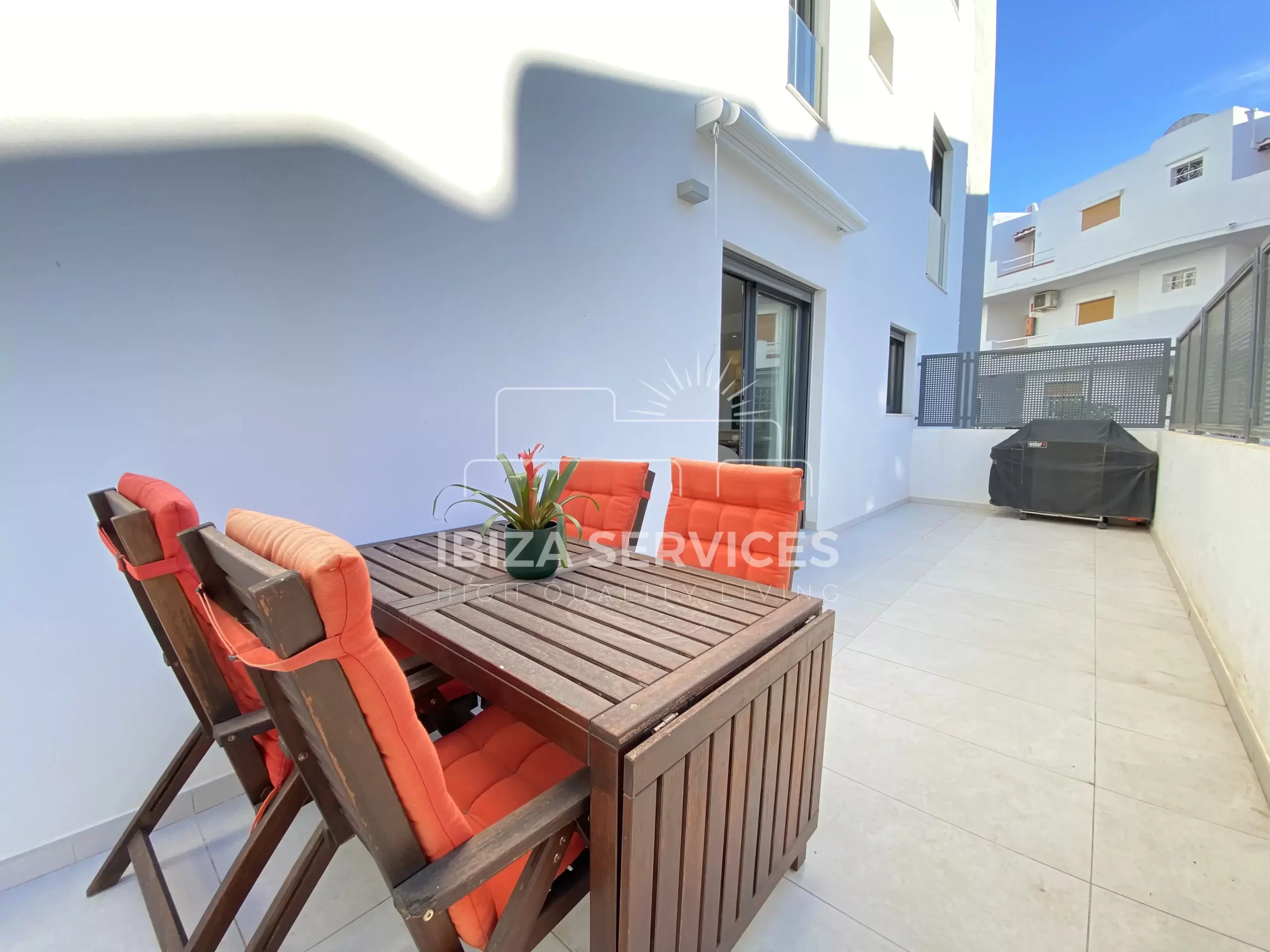 Duplex with 150m, terrace, and communal swimming pool near the beach for sale