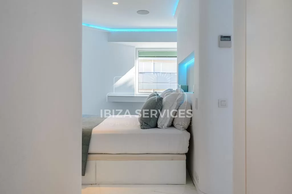 Apartamento de lujo con vistas espectaculares en Las Boas Ibiza para comprar