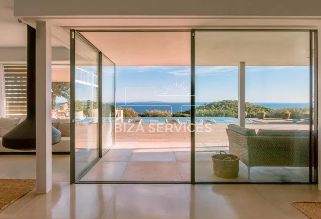Can Riraku – 4 bedrooms villa with sea view in Escubells