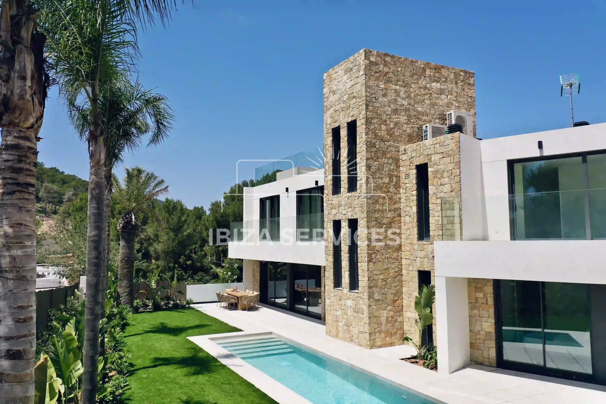 Private: Exclusive 5-Bedroom Villa for seasonal Rental in Roca Llisa