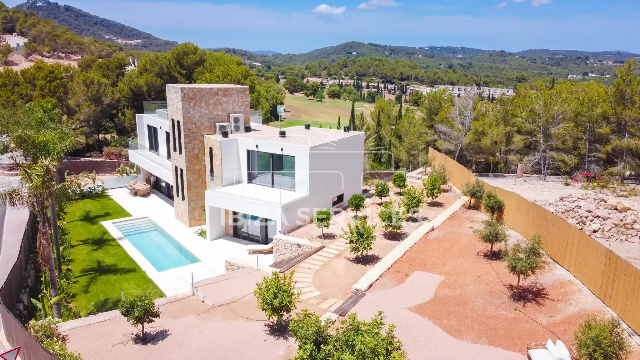 Private: Exclusive 5-Bedroom Villa for seasonal Rental in Roca Llisa