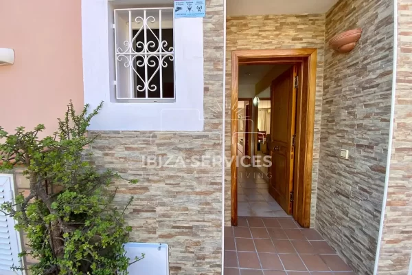 Apartment of 4 bedrooms and garden to rent in Es Vive
