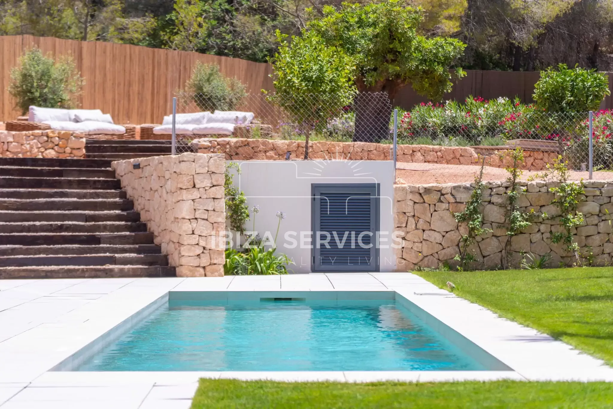 Private: Exclusive 5-Bedroom Villa for seasonal Rental in Roca Llisa