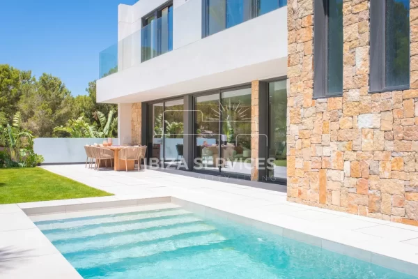 Private: Exclusive 5-Bedroom Villa for seasonal Rental in Roca Llisa