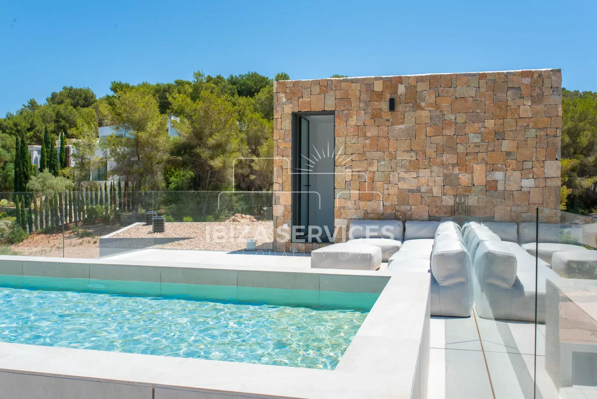 Private: Exclusive 5-Bedroom Villa for seasonal Rental in Roca Llisa