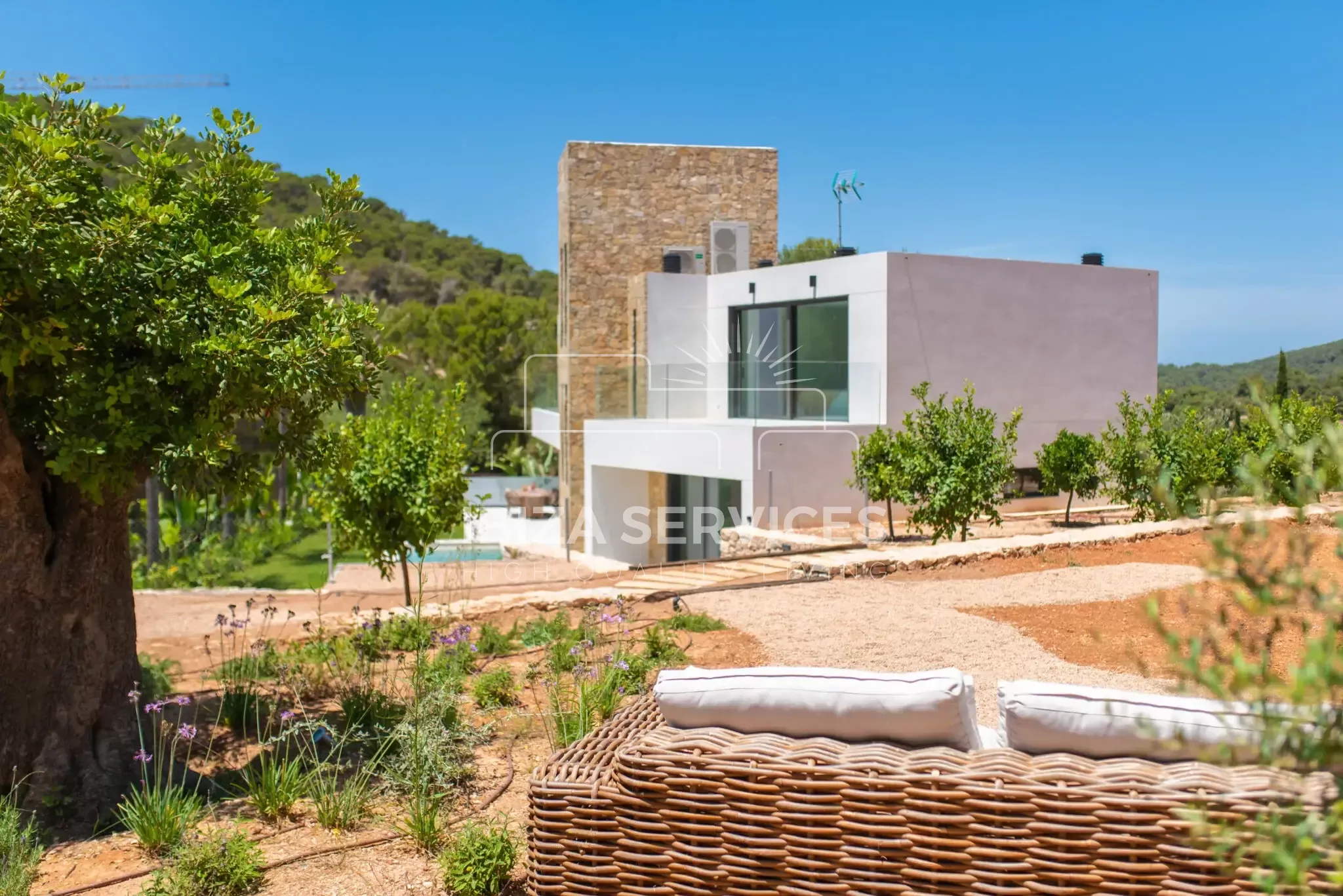 Private: Exclusive 5-Bedroom Villa for seasonal Rental in Roca Llisa