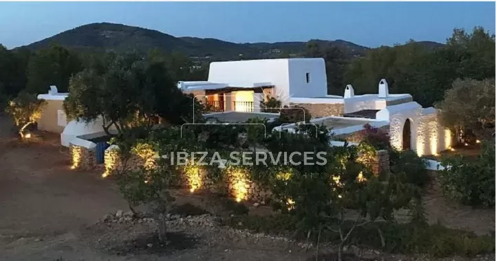 Auténtica casa de campo con gran terreno en Santa Agnes