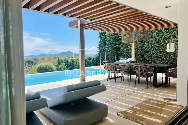 Contemporary 5 bedroom Villa in Vista Alegre for Sale