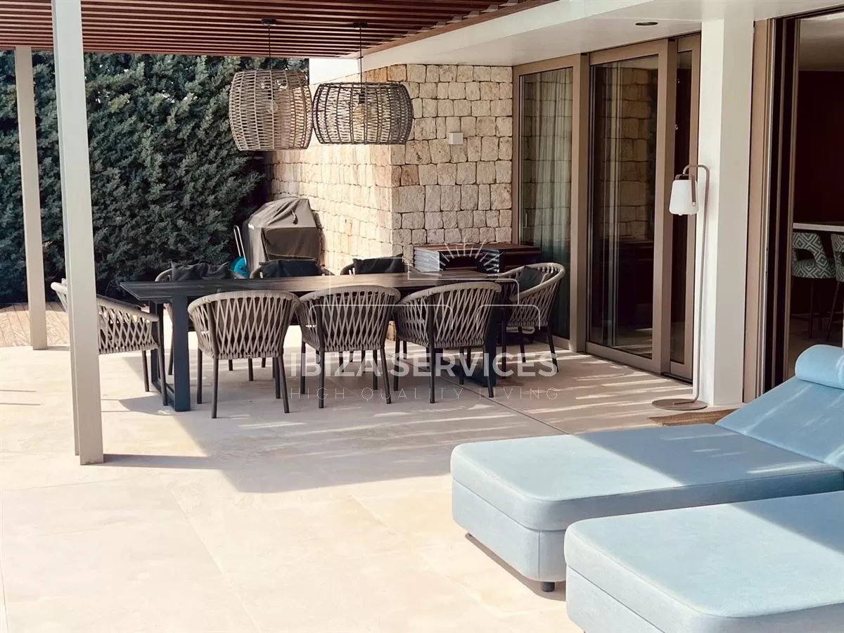 Contemporary 5 bedroom Villa in Vista Alegre for Sale