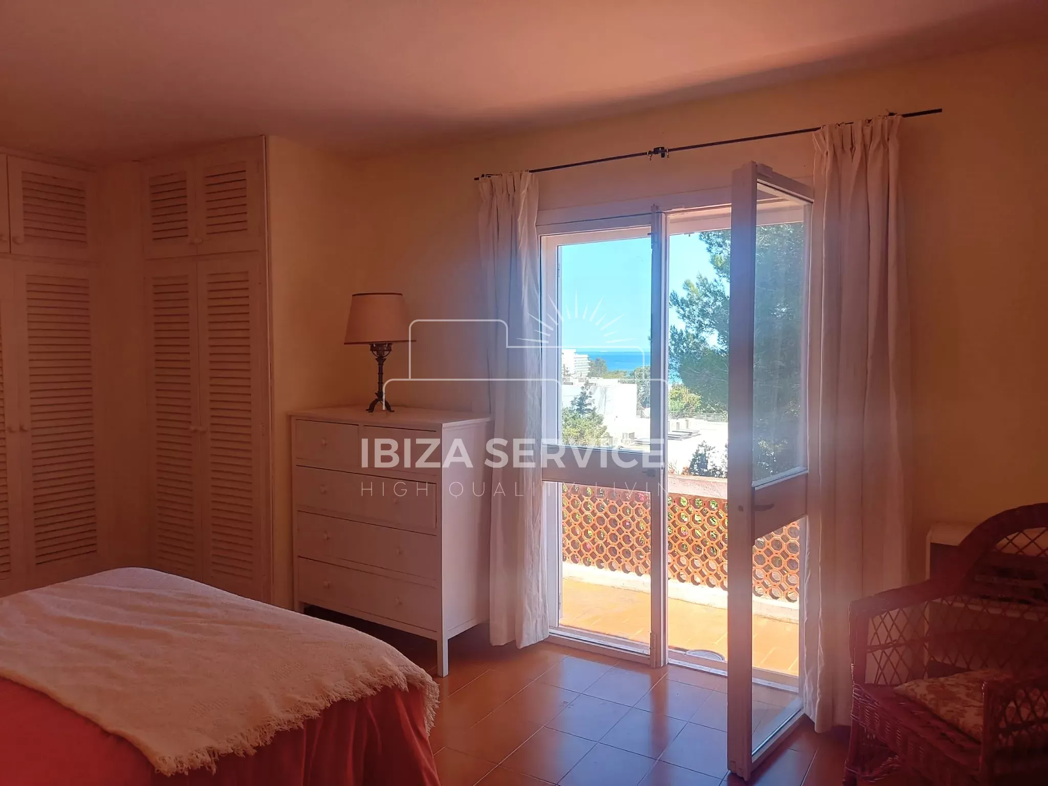 Detached 3 bedroom house in Cala de Bou