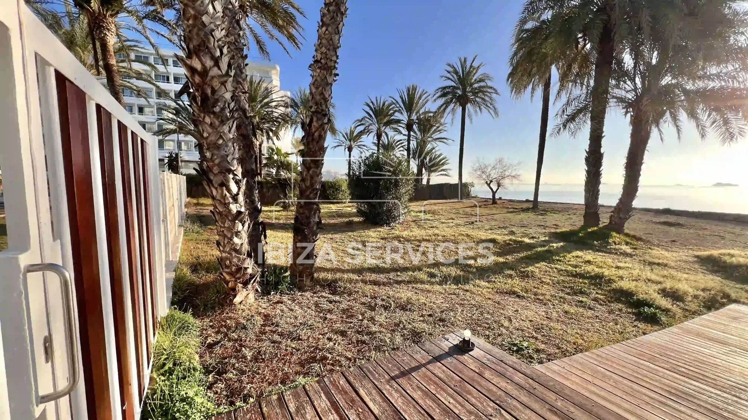 Beachfront Ground Floor Apartment in Playa d’en Bossa for Rent