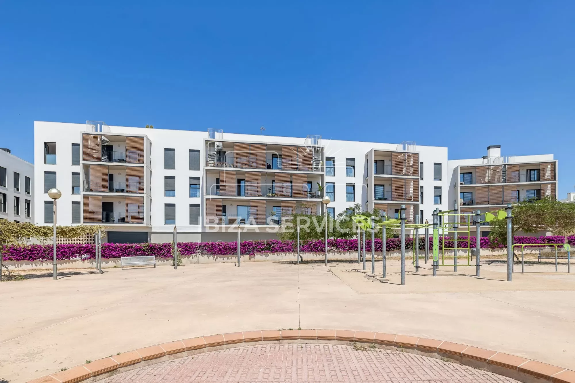 3-bedroom luxury flat with terrace and views of Dalt Vila and the sea for sale.