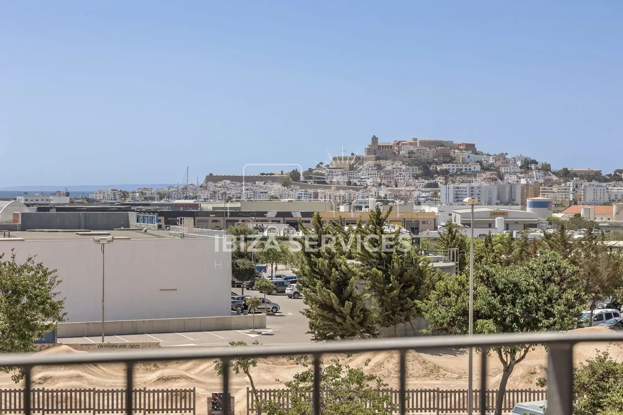 3-bedroom luxury flat with terrace and views of Dalt Vila and the sea for sale.