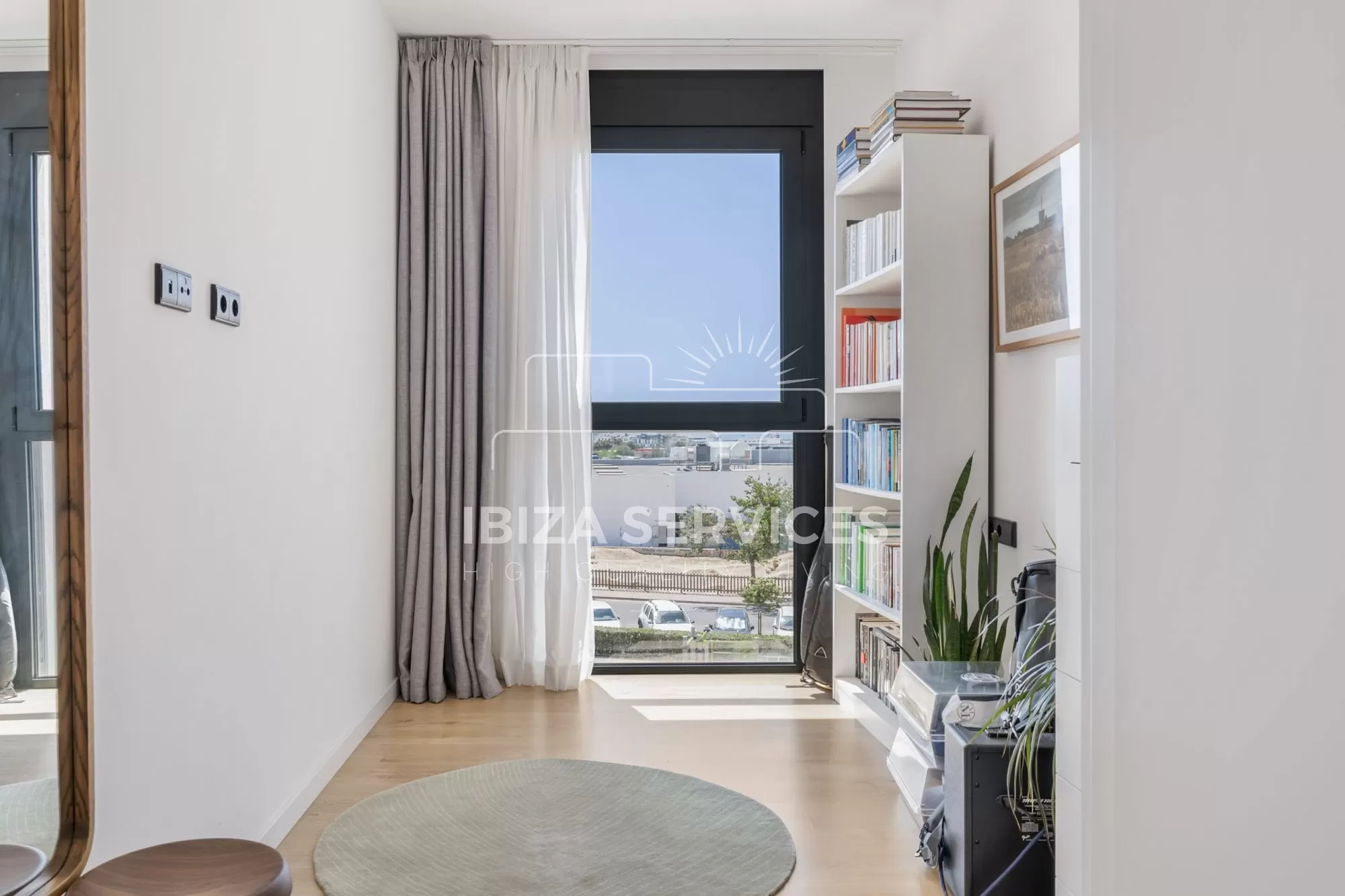 3-bedroom luxury flat with terrace and views of Dalt Vila and the sea for sale.