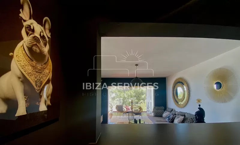 Lujosa y Elegante Casa Costera en Venta Cerca de la Playa de Cala Vadella