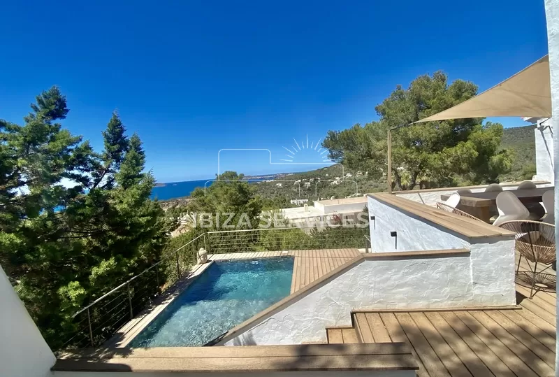 Lujosa y Elegante Casa Costera en Venta Cerca de la Playa de Cala Vadella