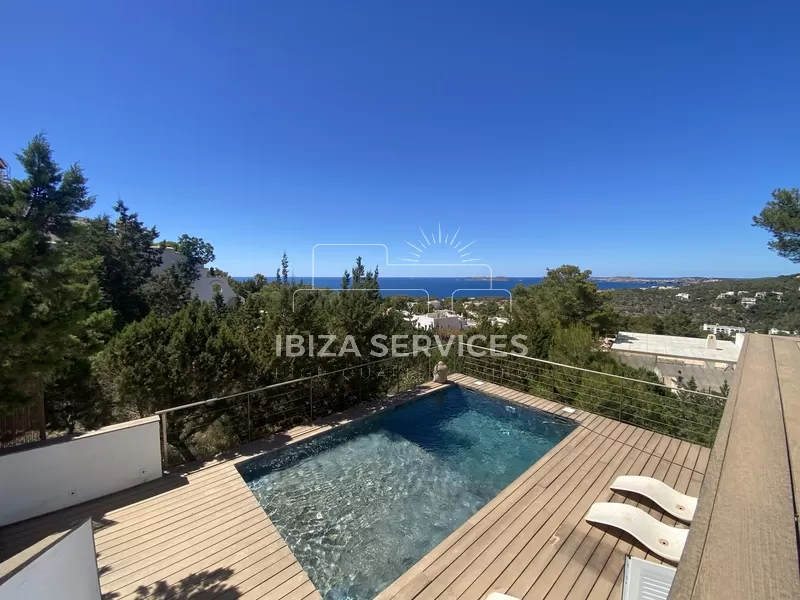 Lujosa y Elegante Casa Costera en Venta Cerca de la Playa de Cala Vadella