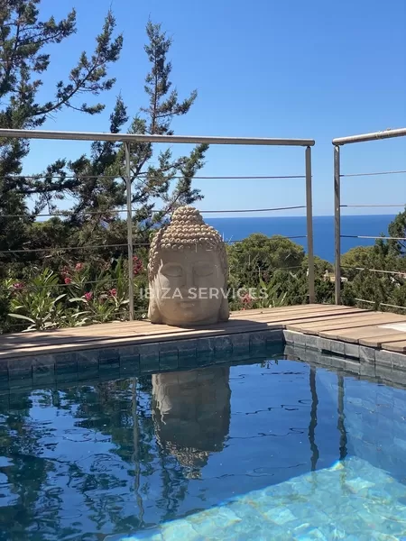 Lujosa y Elegante Casa Costera en Venta Cerca de la Playa de Cala Vadella