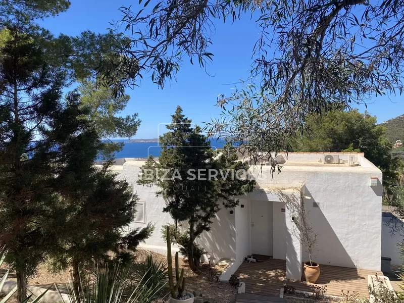 Lujosa y Elegante Casa Costera en Venta Cerca de la Playa de Cala Vadella